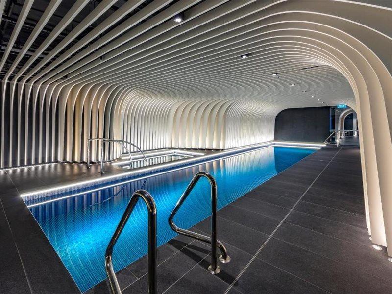 Skye Suites Sydney Luaran gambar The pool at the 2018-opened The Standard, East Village
