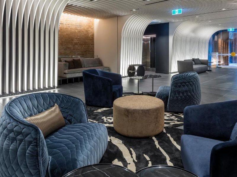 Skye Suites Sydney Luaran gambar The lounge at the airport