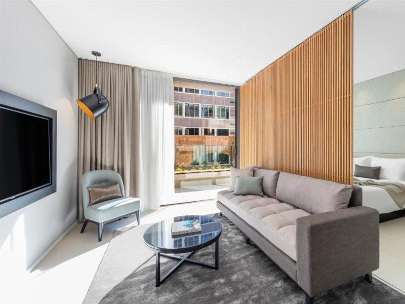 Skye Suites Sydney Luaran gambar A suite at the hotel