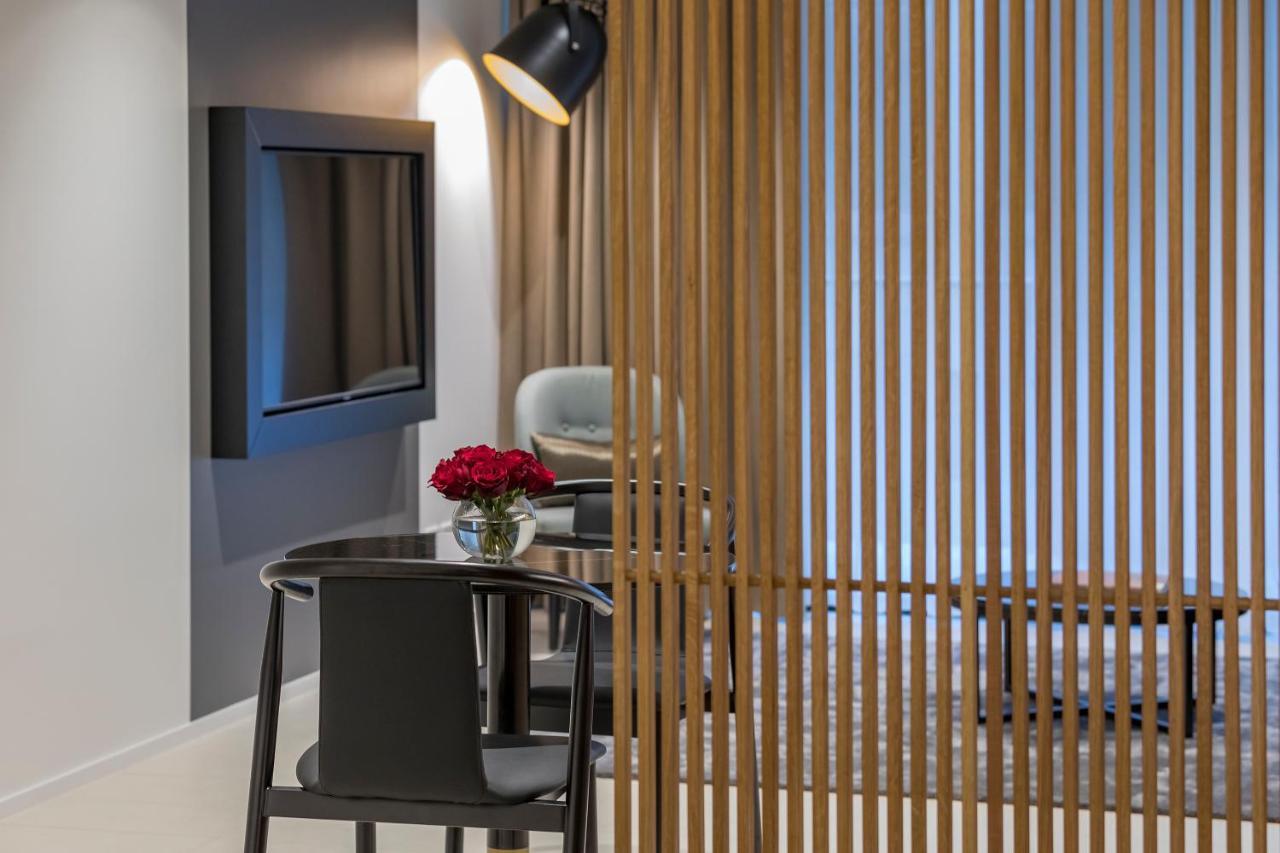 Skye Suites Sydney Luaran gambar A room divider